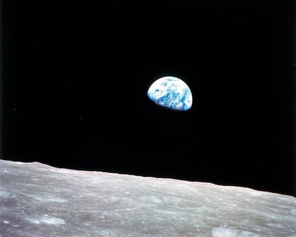 earthrise-9138244