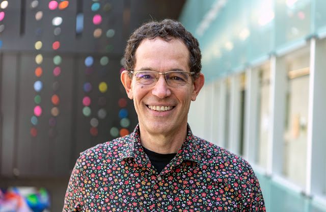 neil-turok-2000x1300-1720x1118-8886214