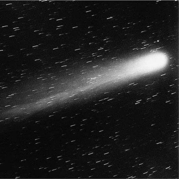halleys-comet-1910-yerkes-observatory-sq-e1412868398411-9783667