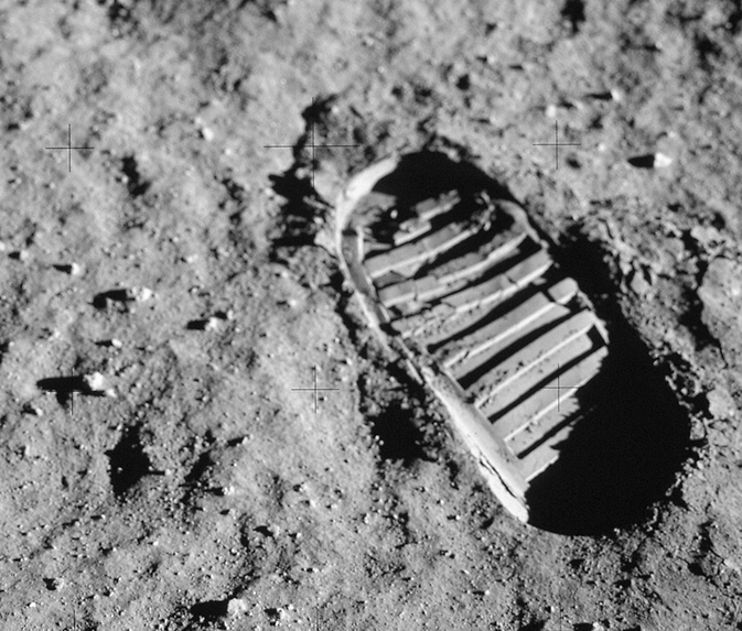 boot-moon-01-6416857
