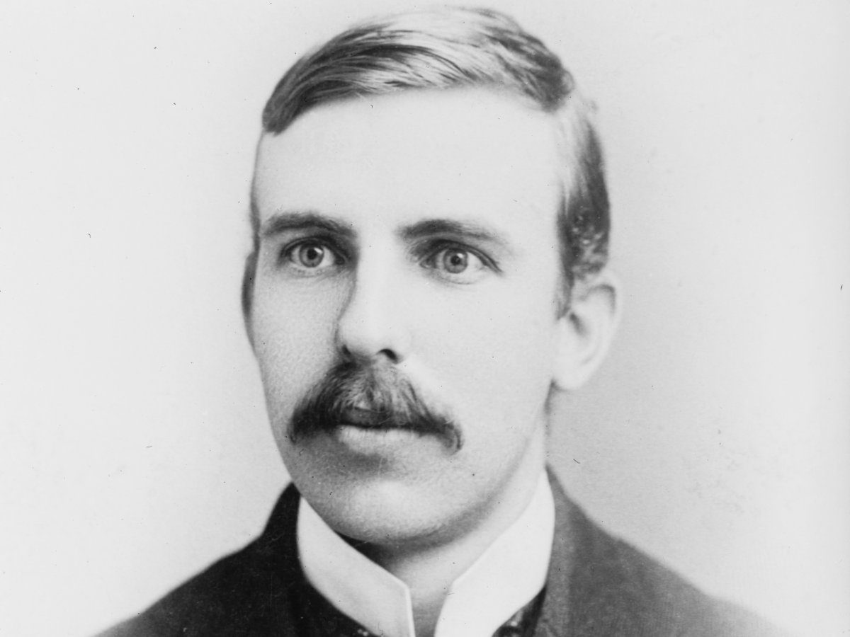 in-1911-ernest-rutherford-1871-1937-demonstrated-that-the-nuclei-of-atoms-house-most-of-their-masses-in-1920-he-discovered-the-proton-9874071