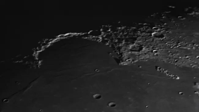 How to See the Moon’s Rare “Golden Handle” Tonight – A Stunning Lunar Sight