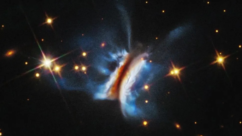 “Dracula’s Chivito” Revealed by Hubble in a Striking Cosmic Christmas Image