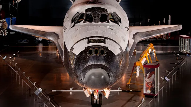 space-shuttle-discovery-on-display